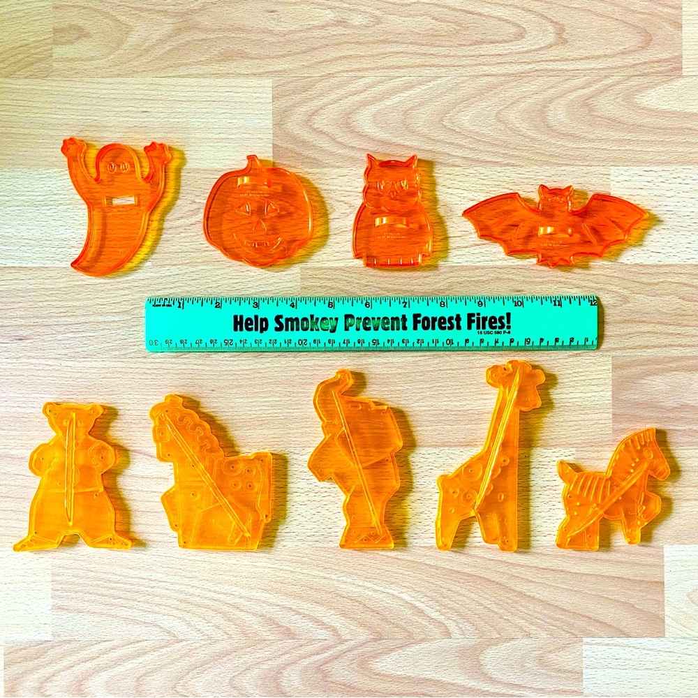 Lot of 9 VINTAGE HALLOWEEN and CIRCUS ANIMAL COOKIE CUTTERS
